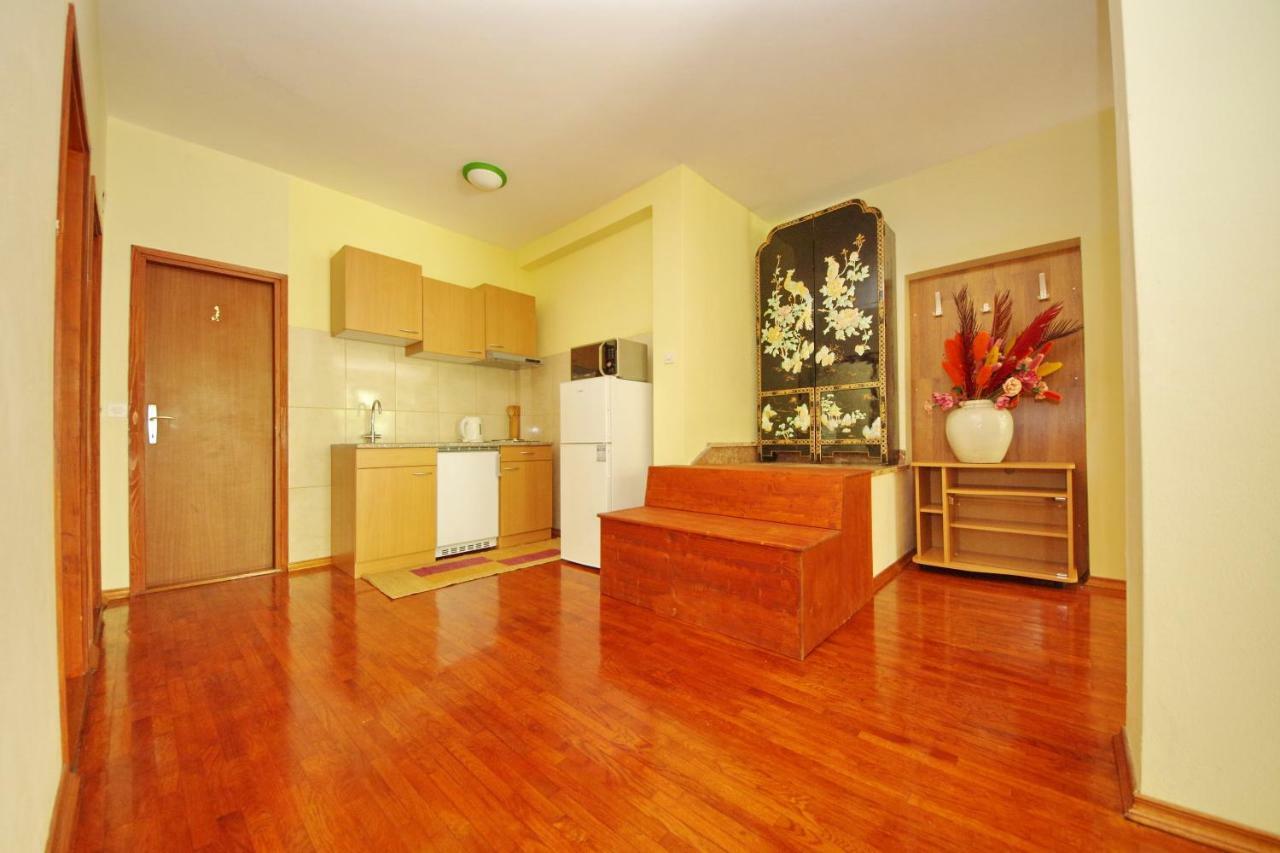 Apartments Eduard Vrsi Esterno foto