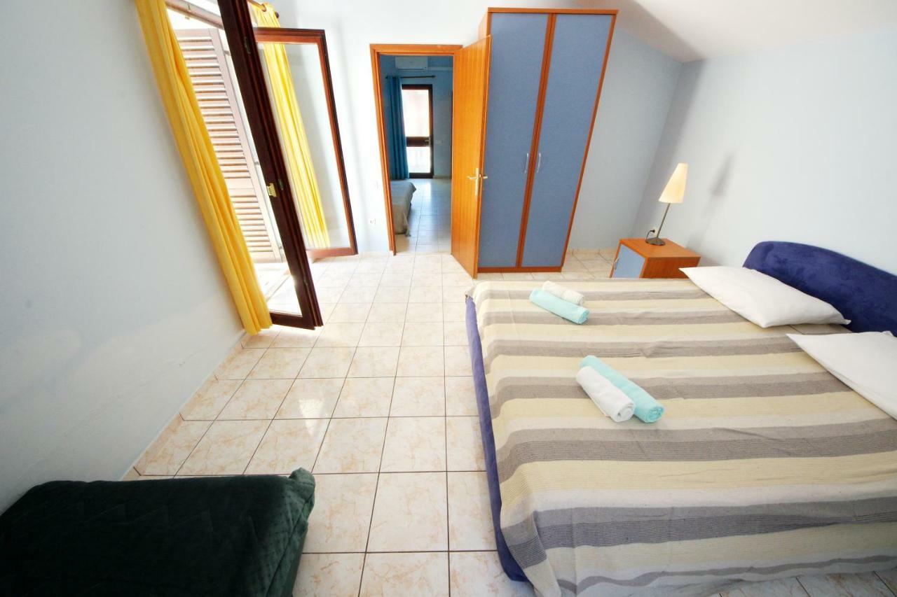 Apartments Eduard Vrsi Esterno foto